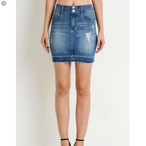 NWT High Waist Jean Mini distressed